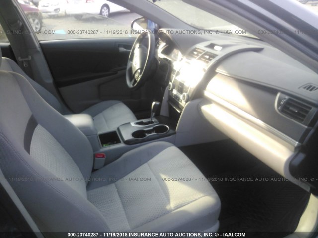4T4BF1FK4DR324803 - 2013 TOYOTA CAMRY L/SE/LE/XLE Boz foto 5