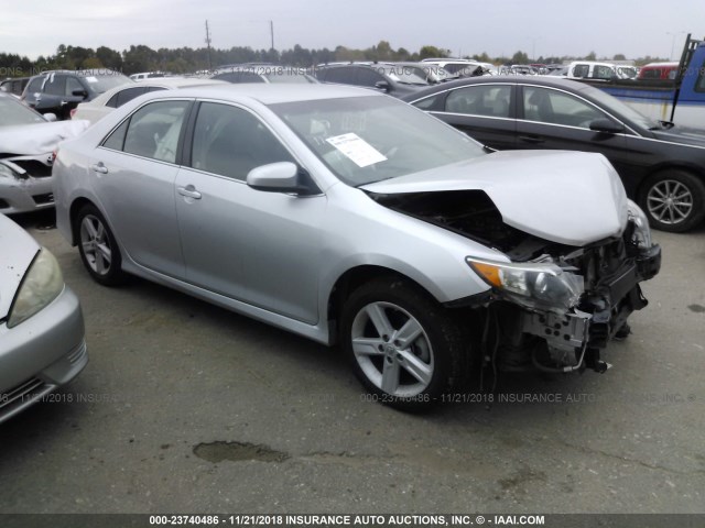 4T1BF1FKXEU838859 - 2014 TOYOTA CAMRY L/SE/LE/XLE 银色 照片 1