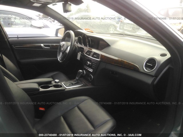 WDDGF4HB1ER313576 - 2014 MERCEDES-BENZ C 250 GRAY photo 5