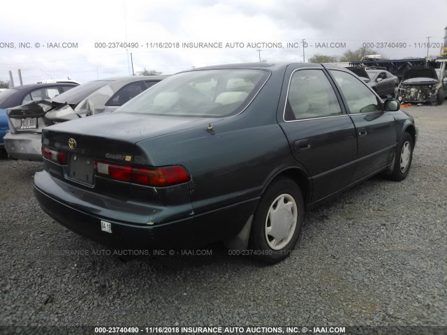 4T1BG22K9VU029622 - 1997 TOYOTA CAMRY CE/LE/XLE GREEN photo 4