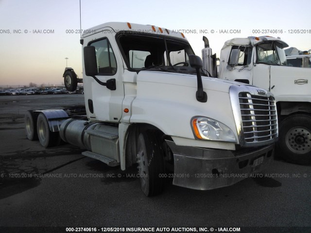 1FUJGEDV0CSBF4274 - 2012 FREIGHTLINER CASCADIA 125  WHITE photo 1