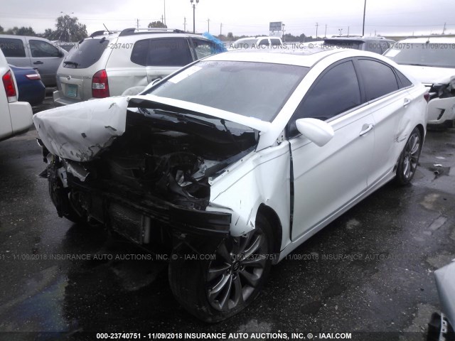 5NPEC4AC4CH351241 - 2012 HYUNDAI SONATA SE/LIMITED WHITE photo 2