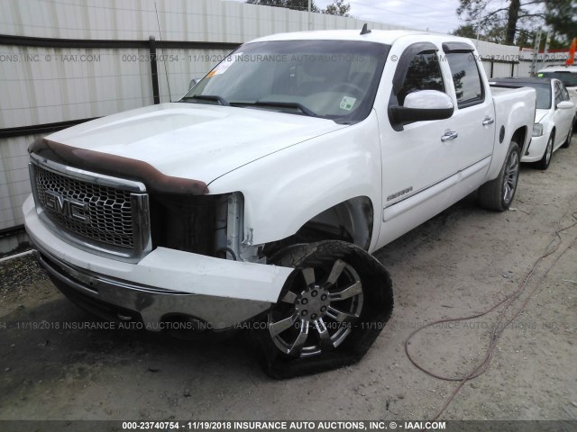 3GTP1VE00BG109686 - 2011 GMC SIERRA C1500 SLE WHITE photo 2