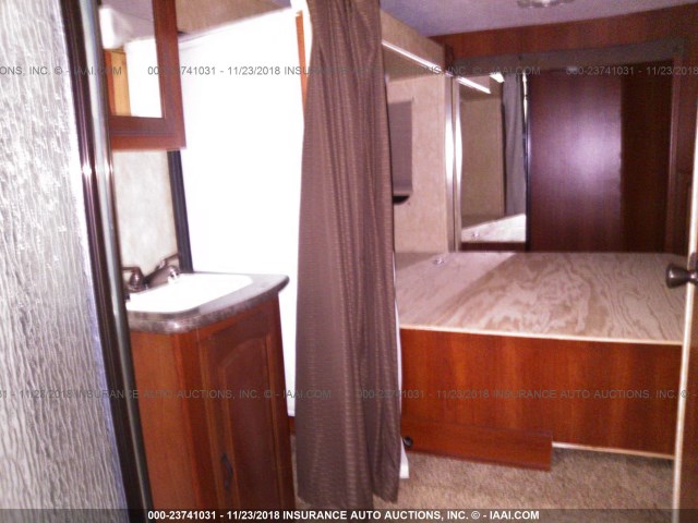 4X4FWBZ26BU003659 - 2011 FOREST RIVER OTHER  WHITE photo 5