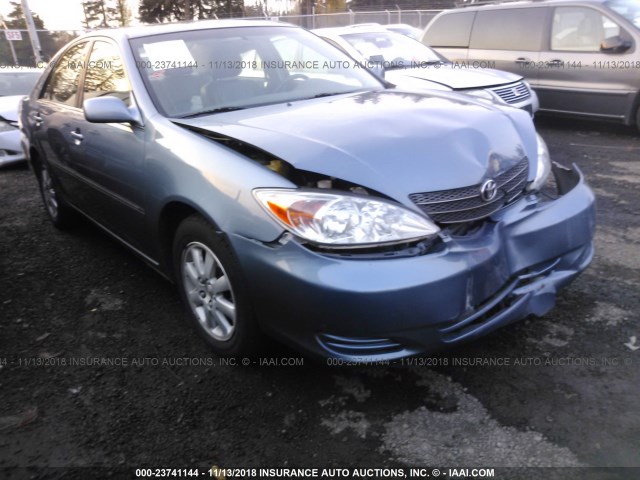JTDBE32K120084083 - 2002 TOYOTA CAMRY LE/XLE/SE BLUE photo 1