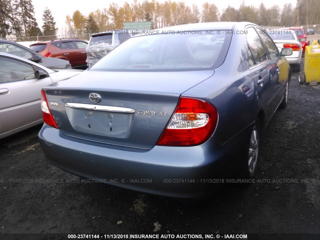JTDBE32K120084083 - 2002 TOYOTA CAMRY LE/XLE/SE BLUE photo 4