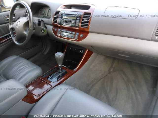 JTDBE32K120084083 - 2002 TOYOTA CAMRY LE/XLE/SE BLUE photo 5