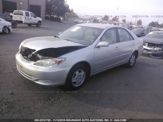 4T1BF30K73U556096 - 2003 TOYOTA CAMRY LE/XLE/SE SILVER photo 2