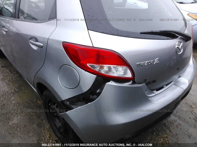 JM1DE1HYXB0125979 - 2011 MAZDA MAZDA2 GRAY photo 6