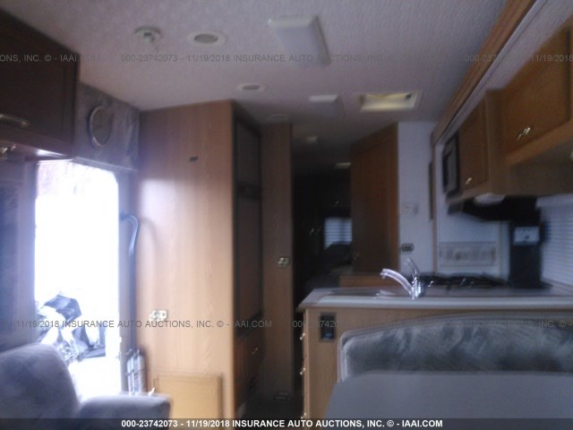 5B4LP57G313327071 - 2001 WORKHORSE CUSTOM CHASSIS MOTORHOME CHASSIS P3500 Unknown photo 8