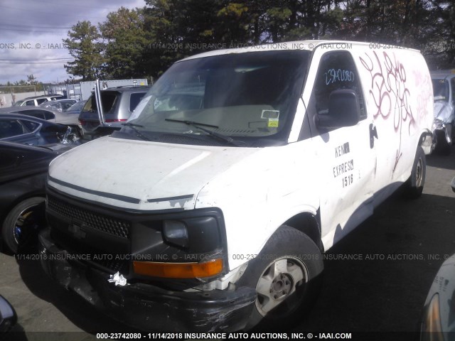 1GCFG15X061275162 - 2006 CHEVROLET EXPRESS G1500  WHITE photo 2