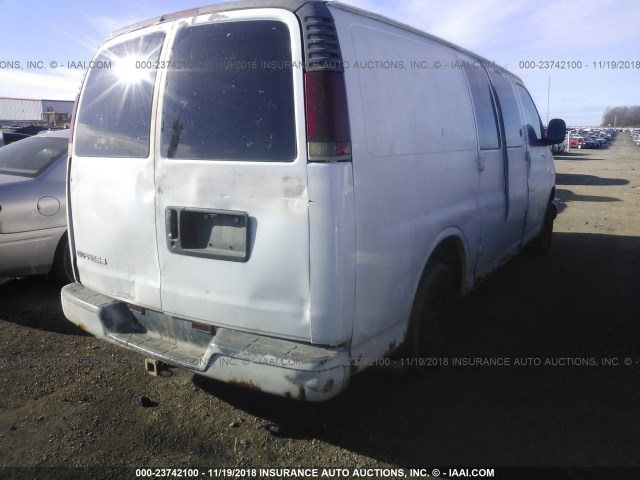 1GCEG15WX11164002 - 2001 CHEVROLET EXPRESS G1500  WHITE photo 4