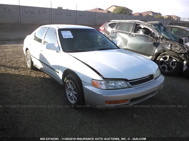 1HGCD5656TA125666 - 1996 HONDA ACCORD EX/EX-R WHITE photo 1