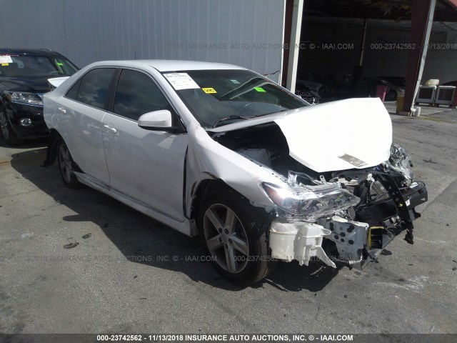 4T1BF1FK3DU222094 - 2013 TOYOTA CAMRY L/SE/LE/XLE თეთრი ფოტო 1