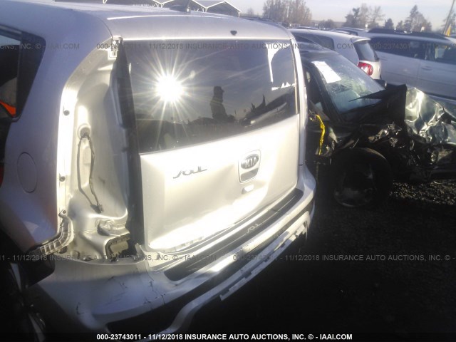 KNDJT2A60D7754409 - 2013 KIA SOUL +/!/SPORT SILVER photo 6