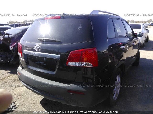 5XYKT4A22DG368655 - 2013 KIA SORENTO LX BLACK photo 4