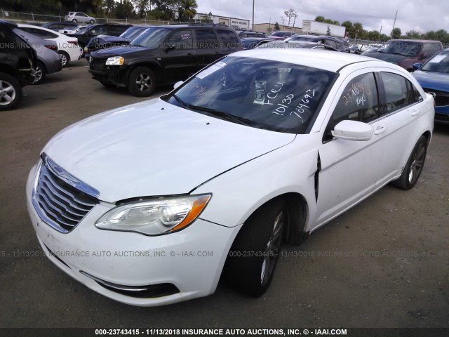 1C3CCBAB7DN704693 - 2013 CHRYSLER 200 LX WHITE photo 2