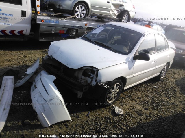 KNADC125346300283 - 2004 KIA RIO WHITE photo 2