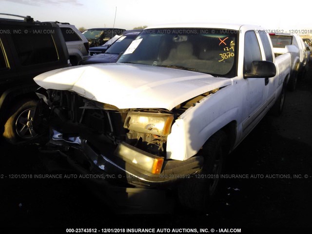 1GCEC19VX5Z202624 - 2005 CHEVROLET SILVERADO C1500 WHITE photo 2