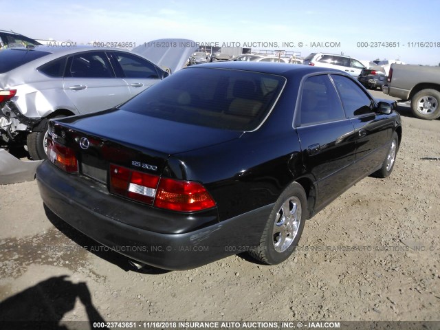 JT8BF22G8V0016949 - 1997 LEXUS ES 300 BLACK photo 4