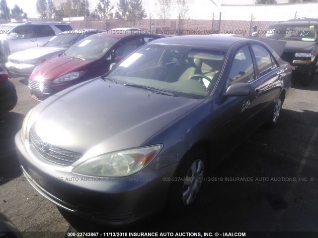4T1BE32K22U601718 - 2002 TOYOTA CAMRY LE/XLE/SE GRAY photo 2