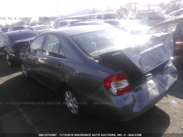 4T1BE32K22U601718 - 2002 TOYOTA CAMRY LE/XLE/SE GRAY photo 3