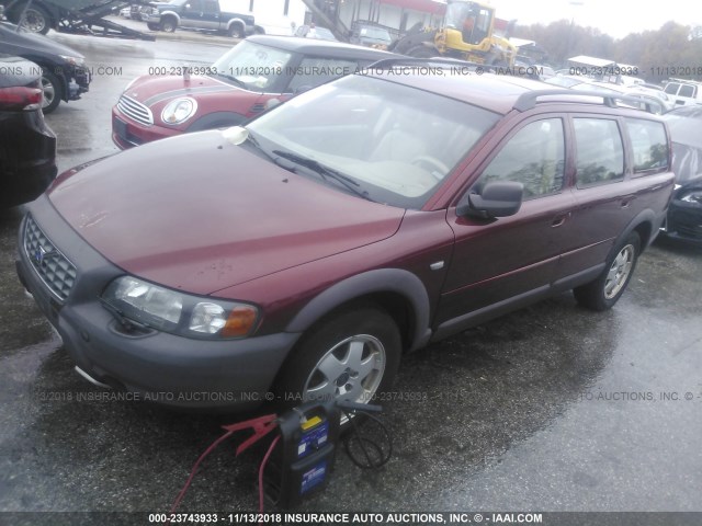 YV1SZ58D121081178 - 2002 VOLVO V70 RED photo 2