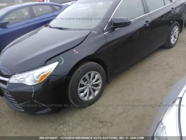 4T4BF1FK9FR507732 - 2015 TOYOTA CAMRY LE/XLE/SE/XSE BLACK photo 2