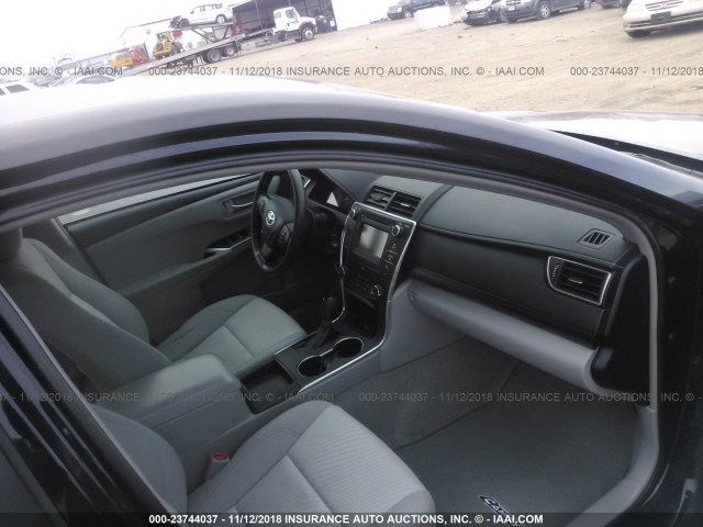 4T4BF1FK9FR507732 - 2015 TOYOTA CAMRY LE/XLE/SE/XSE BLACK photo 5