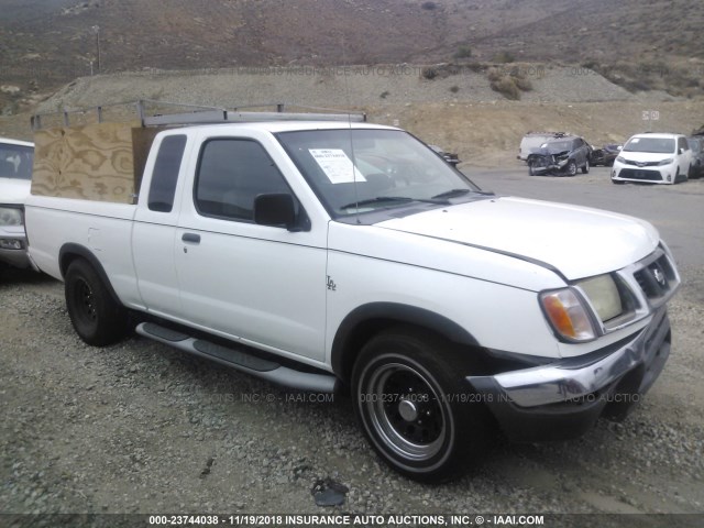 1N6DD26S1YC319621 - 2000 NISSAN FRONTIER KING CAB XE WHITE photo 1
