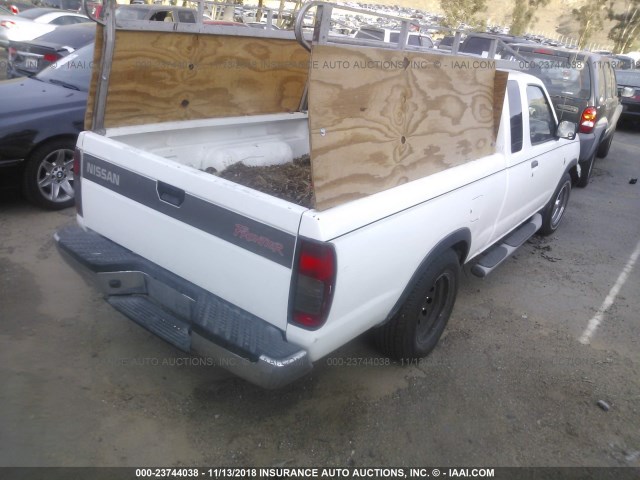 1N6DD26S1YC319621 - 2000 NISSAN FRONTIER KING CAB XE WHITE photo 4