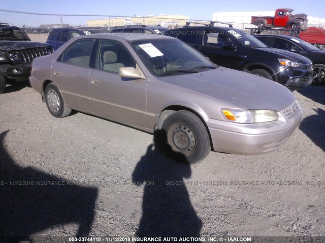 4T1BG22K0WU264668 - 1998 TOYOTA CAMRY CE/LE/XLE SILVER photo 1