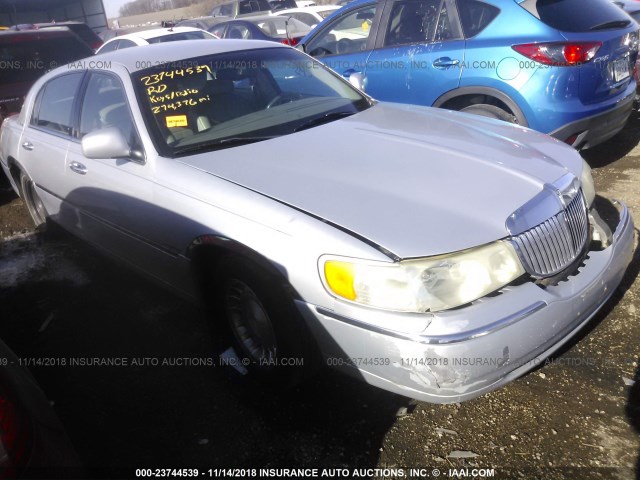 1LNHM81W01Y669702 - 2001 LINCOLN TOWN CAR EXECUTIVE SILVER photo 1