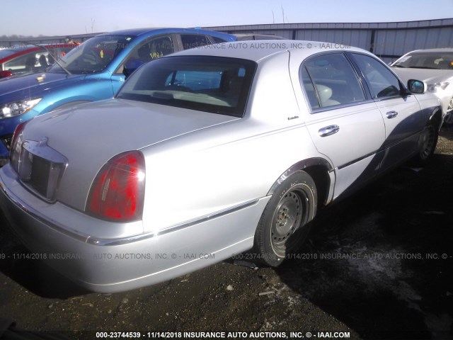 1LNHM81W01Y669702 - 2001 LINCOLN TOWN CAR EXECUTIVE SILVER photo 4