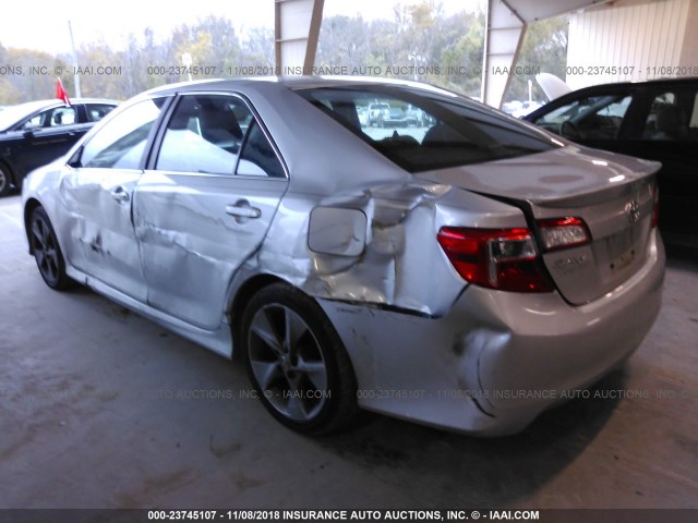 4T1BF1FK9EU358702 - 2014 TOYOTA CAMRY L/SE/LE/XLE 银色 照片 3