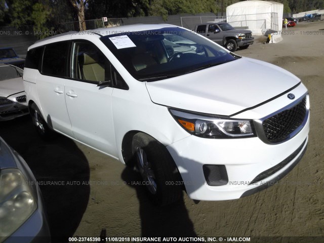 KNDMB5C12H6315176 - 2017 KIA SEDONA LX WHITE photo 1