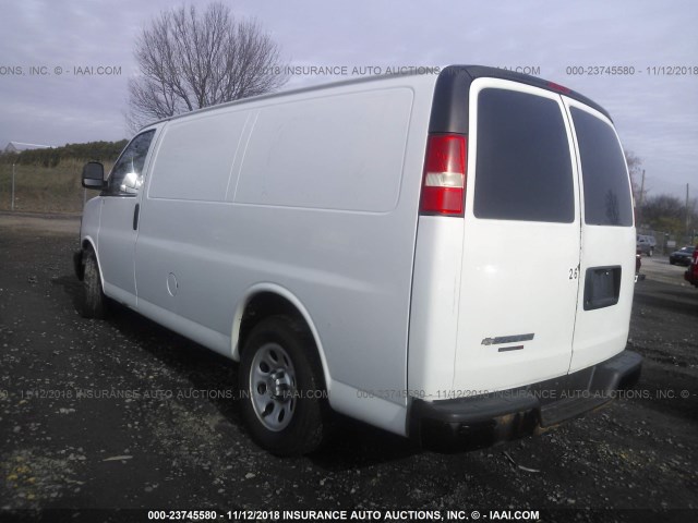 1GCSHAF49D1112359 - 2013 CHEVROLET EXPRESS G1500  WHITE photo 3