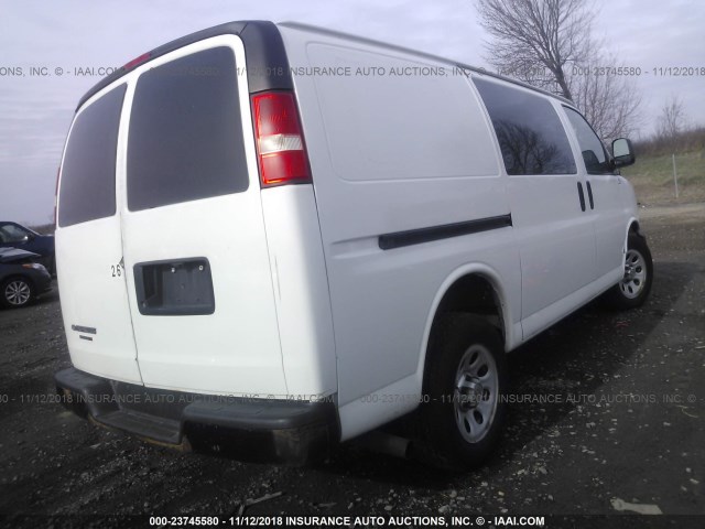 1GCSHAF49D1112359 - 2013 CHEVROLET EXPRESS G1500  WHITE photo 4