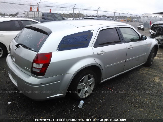 2D4FV47T26H533140 - 2006 DODGE MAGNUM SE SILVER photo 4