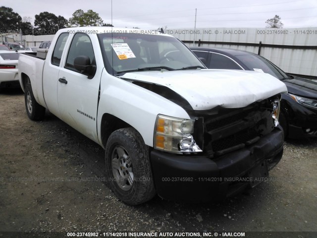 1GCEC19CX7Z502505 - 2007 CHEVROLET SILVERADO C1500 WHITE photo 1