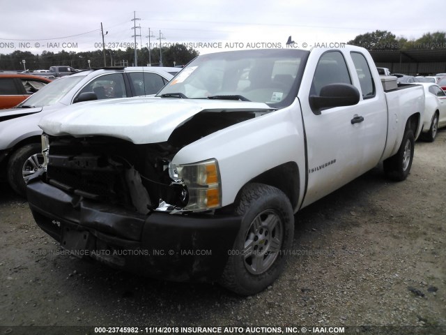 1GCEC19CX7Z502505 - 2007 CHEVROLET SILVERADO C1500 WHITE photo 2