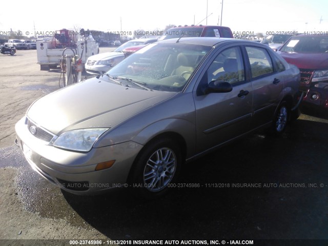 1FAFP34N95W302555 - 2005 FORD FOCUS ZX4 GOLD photo 2