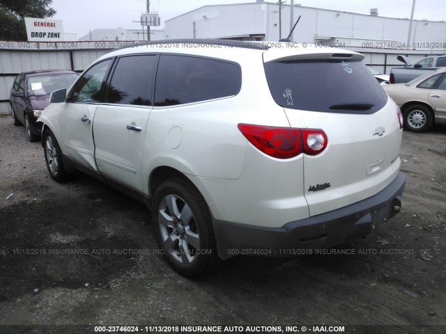 1GNKRGED6CJ195790 - 2012 CHEVROLET TRAVERSE LT WHITE photo 3