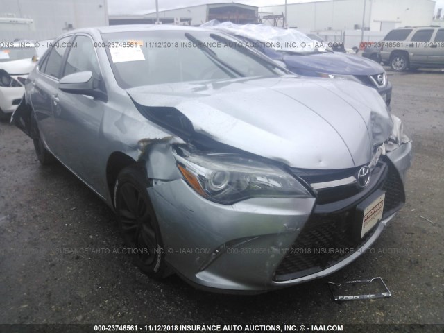 4T1BF1FK5FU014611 - 2015 TOYOTA CAMRY LE/XLE/SE/XSE SILVER photo 1
