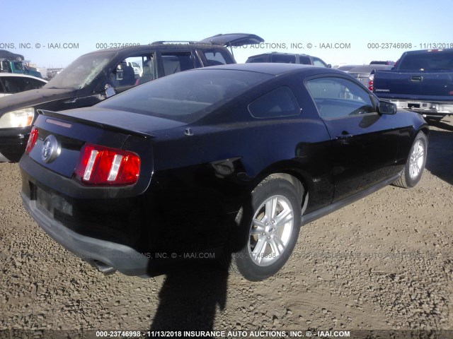 1ZVBP8AMXB5168879 - 2011 FORD MUSTANG BLACK photo 4