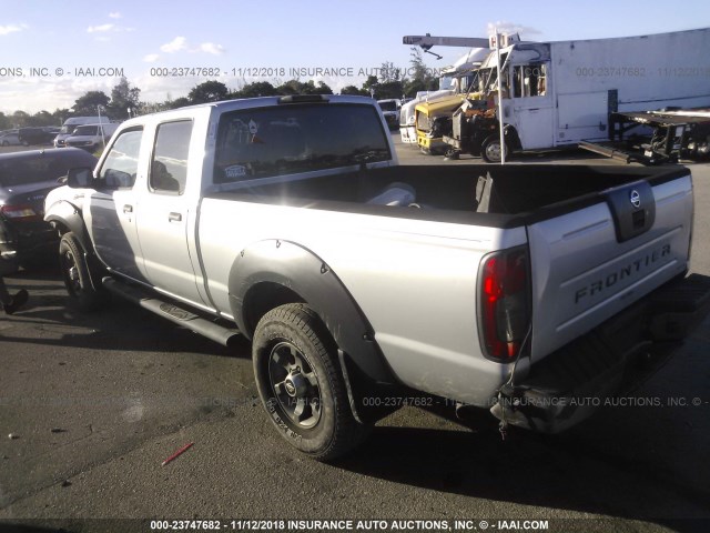 1N6ED29X72C303877 - 2002 NISSAN FRONTIER CREW CAB XE/CREW CAB SE SILVER photo 3