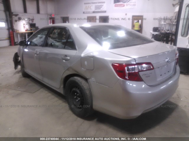 4T1BF1FK0EU838739 - 2014 TOYOTA CAMRY L/SE/LE/XLE SILVER photo 3