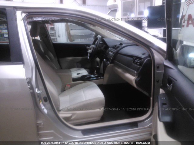 4T1BF1FK0EU838739 - 2014 TOYOTA CAMRY L/SE/LE/XLE SILVER photo 5