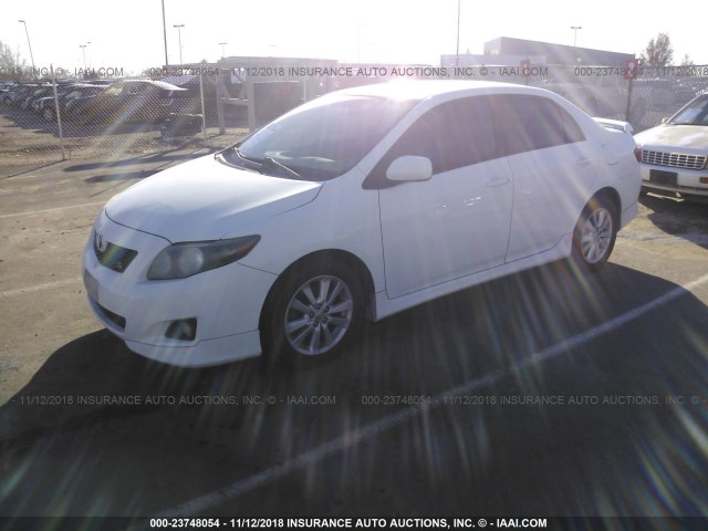 1NXBU40E79Z102901 - 2009 TOYOTA COROLLA S/LE/XLE WHITE photo 2