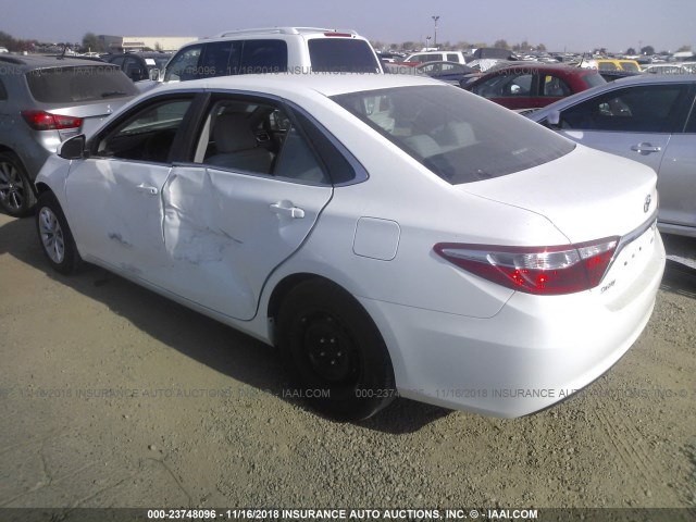 4T4BF1FK5GR561420 - 2016 TOYOTA CAMRY LE/XLE/SE/XSE WHITE photo 3